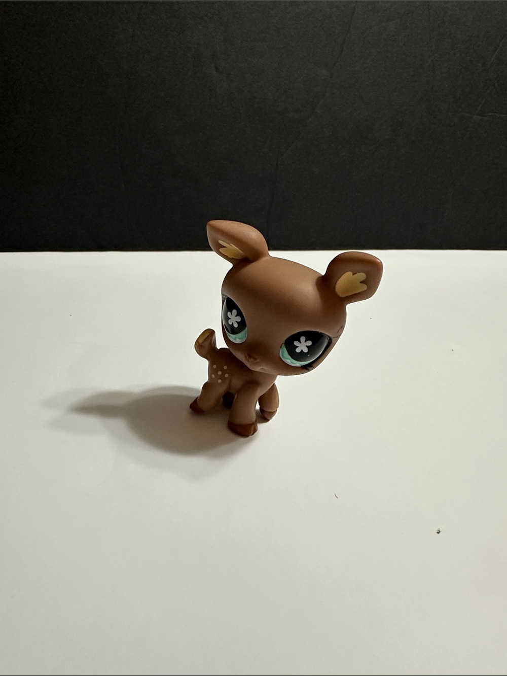 Littlest pet shop little Brown Deer Figurine 670 part of the cozy campfire